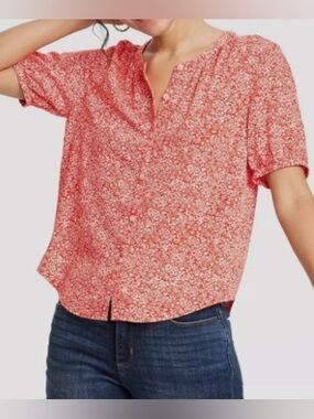 Universal Thread Women's Floral Short Sleeve Button-Down blouse